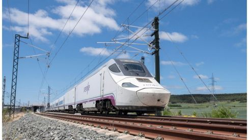 Renfe adelanta el Alvia Lugo–Madrid mejorando las conexiones matinales con Castilla y León Renfe adelanta el Alvia Lugo–Madrid mejorando las conexiones matinales con Castilla y León