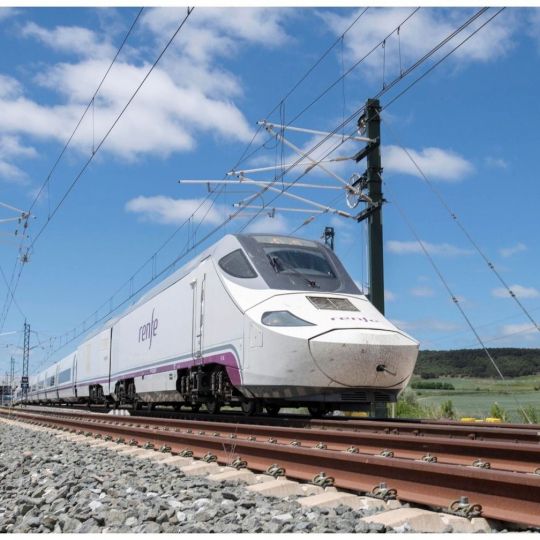 Renfe adelanta el Alvia Lugo–Madrid mejorando las conexiones matinales con Castilla y León Renfe adelanta el Alvia Lugo–Madrid mejorando las conexiones matinales con Castilla y León