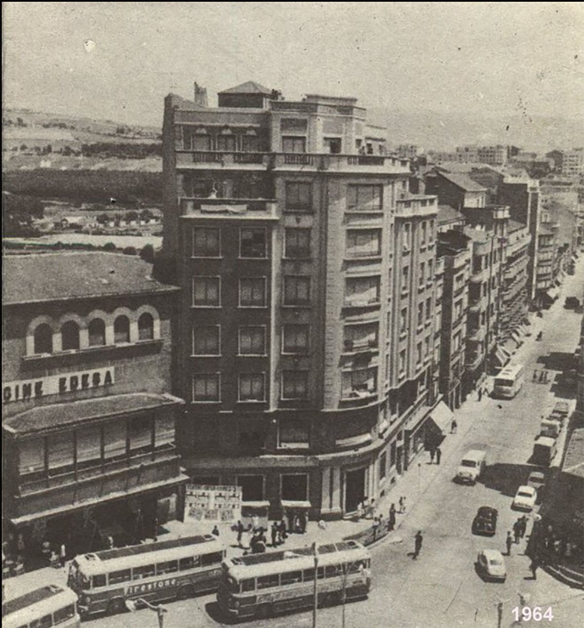 Antiguo cine Edesa en la plaza Julio Lazúrtegui | Foto: Compartida en el Facebook 'Fotos Antiguas de Ponferrada y El Bierzo. Autor: Juan Bautista Antiguo cine Edesa en la plaza Julio Lazúrtegui | Foto: Compartida en el Facebook 'Fotos Antiguas de Ponferrada y El Bierzo. Autor: Juan Bautista