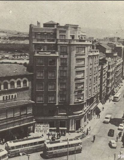 Antiguo cine Edesa en la plaza Julio Lazúrtegui | Foto: Compartida en el Facebook 'Fotos Antiguas de Ponferrada y El Bierzo. Autor: Juan Bautista Antiguo cine Edesa en la plaza Julio Lazúrtegui | Foto: Compartida en el Facebook 'Fotos Antiguas de Ponferrada y El Bierzo. Autor: Juan Bautista