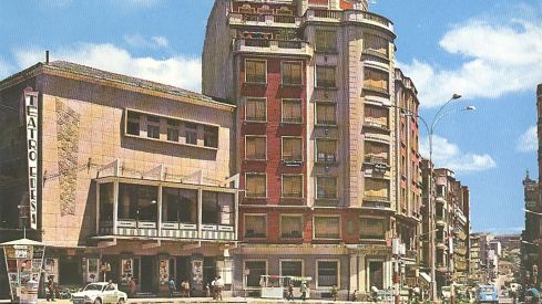 Antiguo cine Edesa en la plaza Julio Lazúrtegui | Foto: Compartida en el Facebook 'Fotos Antiguas de Ponferrada y El Bierzo. Autor: Juan Bautista Antiguo cine Edesa en la plaza Julio Lazúrtegui | Foto: Compartida en el Facebook 'Fotos Antiguas de Ponferrada y El Bierzo. Autor: Juan Bautista