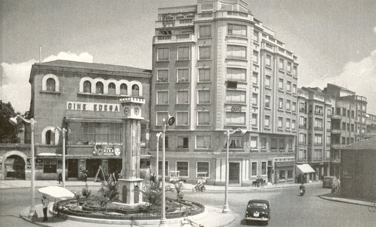Antigua plaza Julio Lazúrtegui | Foto: Compartida en el Facebook 'Fotos Antiguas de Ponferrada y El Bierzo. Autor: Juan Bautista Antigua plaza Julio Lazúrtegui | Foto: Compartida en el Facebook 'Fotos Antiguas de Ponferrada y El Bierzo. Autor: Juan Bautista