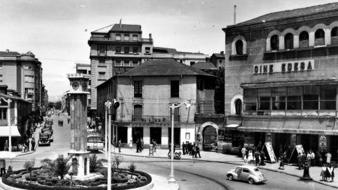 Antigua plaza de Julio Lazúrtegui | Foto: Compartida en el Facebook 'Fotos Antiguas de Ponferrada y El Bierzo. Autor: Juan Bautista Antigua plaza de Julio Lazúrtegui | Foto: Compartida en el Facebook 'Fotos Antiguas de Ponferrada y El Bierzo. Autor: Juan Bautista
