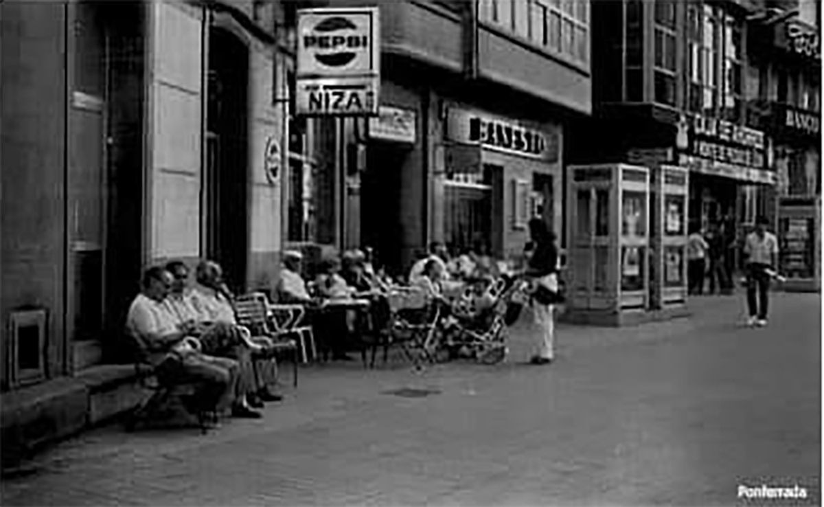 El antiguo bar Niza de la Plaza Julio Lazúrtegui | Foto: Compartida en el Facebook 'Fotos Antiguas de Ponferrada y El Bierzo. Autor: Socio Álvarez El antiguo bar Niza de la Plaza Julio Lazúrtegui | Foto: Compartida en el Facebook 'Fotos Antiguas de Ponferrada y El Bierzo. Autor: Socio Álvarez