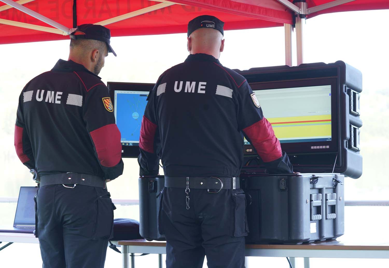 César SánchezICAL La Unidad Militar de Emergencias realiza ejercicios de la Unidad de Drones en el pantano de Bárcena(7)