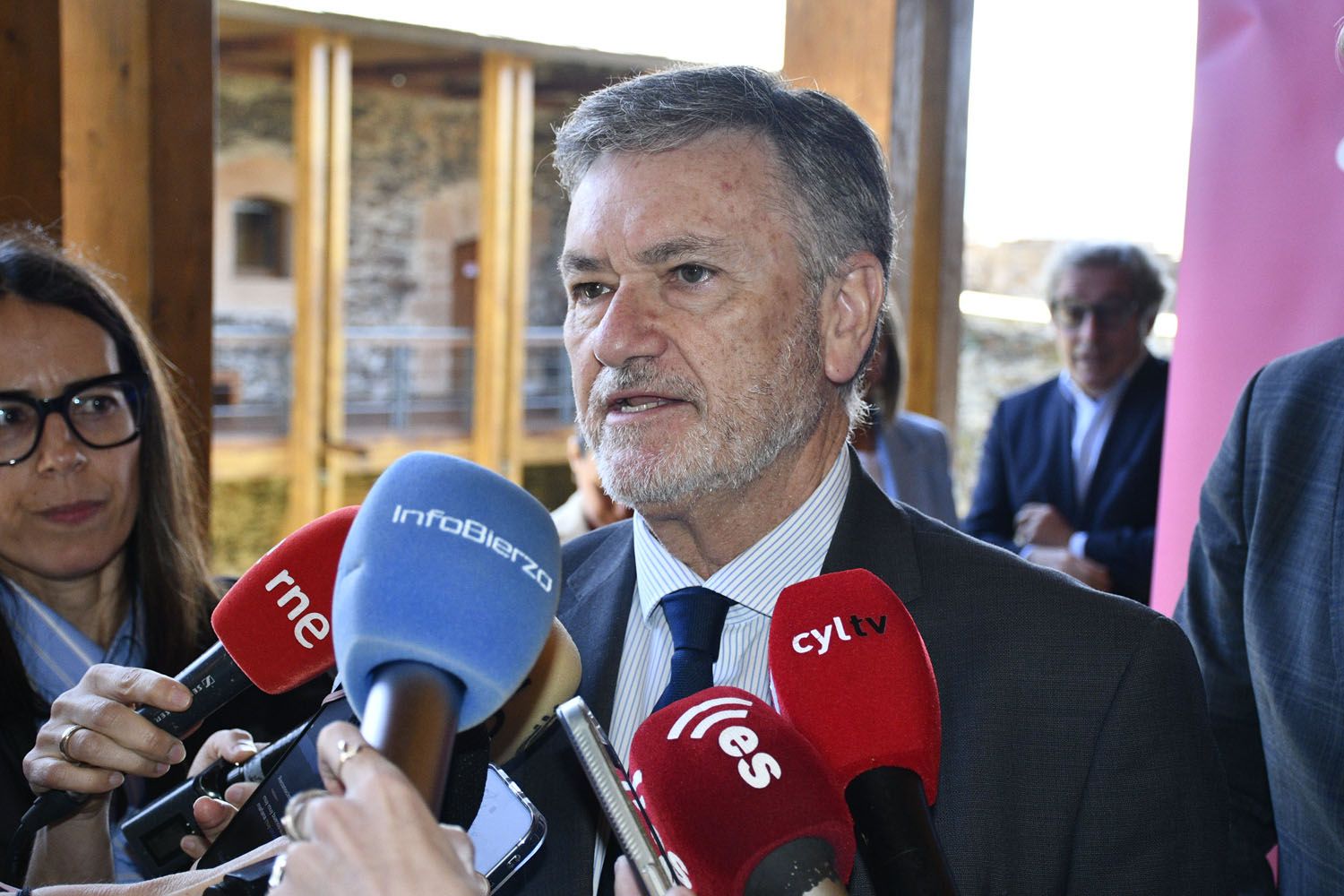 Presidente de las Cortes y la Fundación de Castilla y León, Francisco Vázquez Presidente de las Cortes y la Fundación de Castilla y León, Francisco Vázquez
