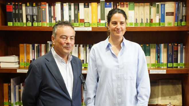 César Sánchez / ICAL La presidenta de la Delegación de Ponferrada del Colegio de la Abogacía de León, Ana Garnelo Fernández-Trigales, junto al vicepresidente, Pablo Soto, durante su comparecencia César Sánchez / ICAL La presidenta de la Delegación de Ponferrada del Colegio de la Abogacía de León, Ana Garnelo Fernández-Trigales, junto al vicepresidente, Pablo Soto, durante su comparecencia