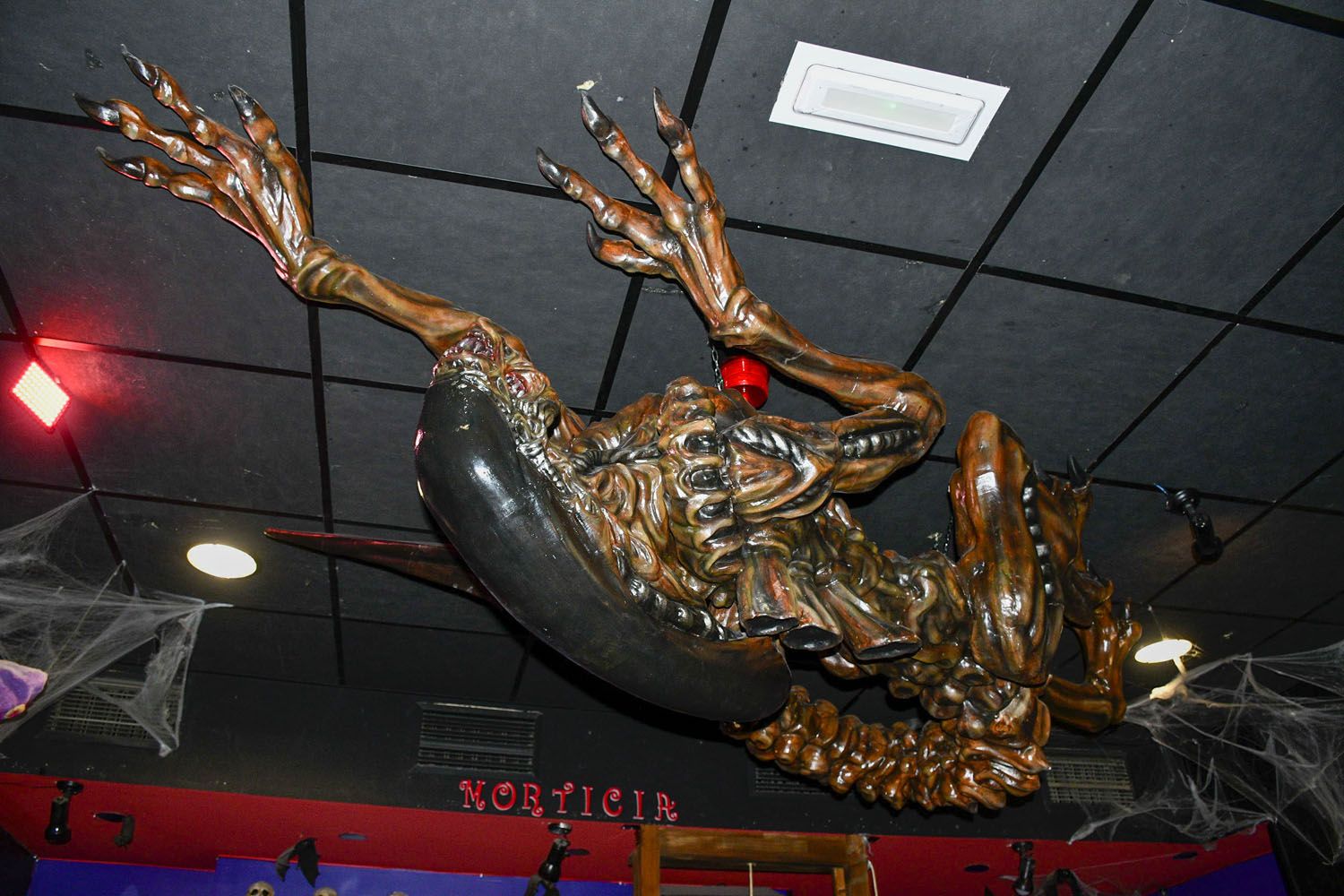 Figura de Alien en el Morticia (3)