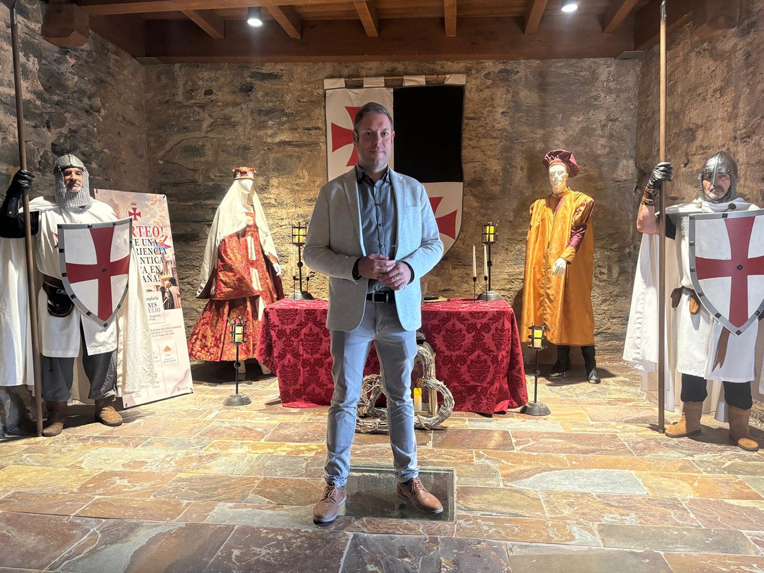 El concejal de Turismo del Ayuntamiento de Ponferrada, Iván Alonso, presenta la novedad de la Cena Romántica en la Noche Templaria El concejal de Turismo del Ayuntamiento de Ponferrada, Iván Alonso, presenta la novedad de la Cena Romántica en la Noche Templaria