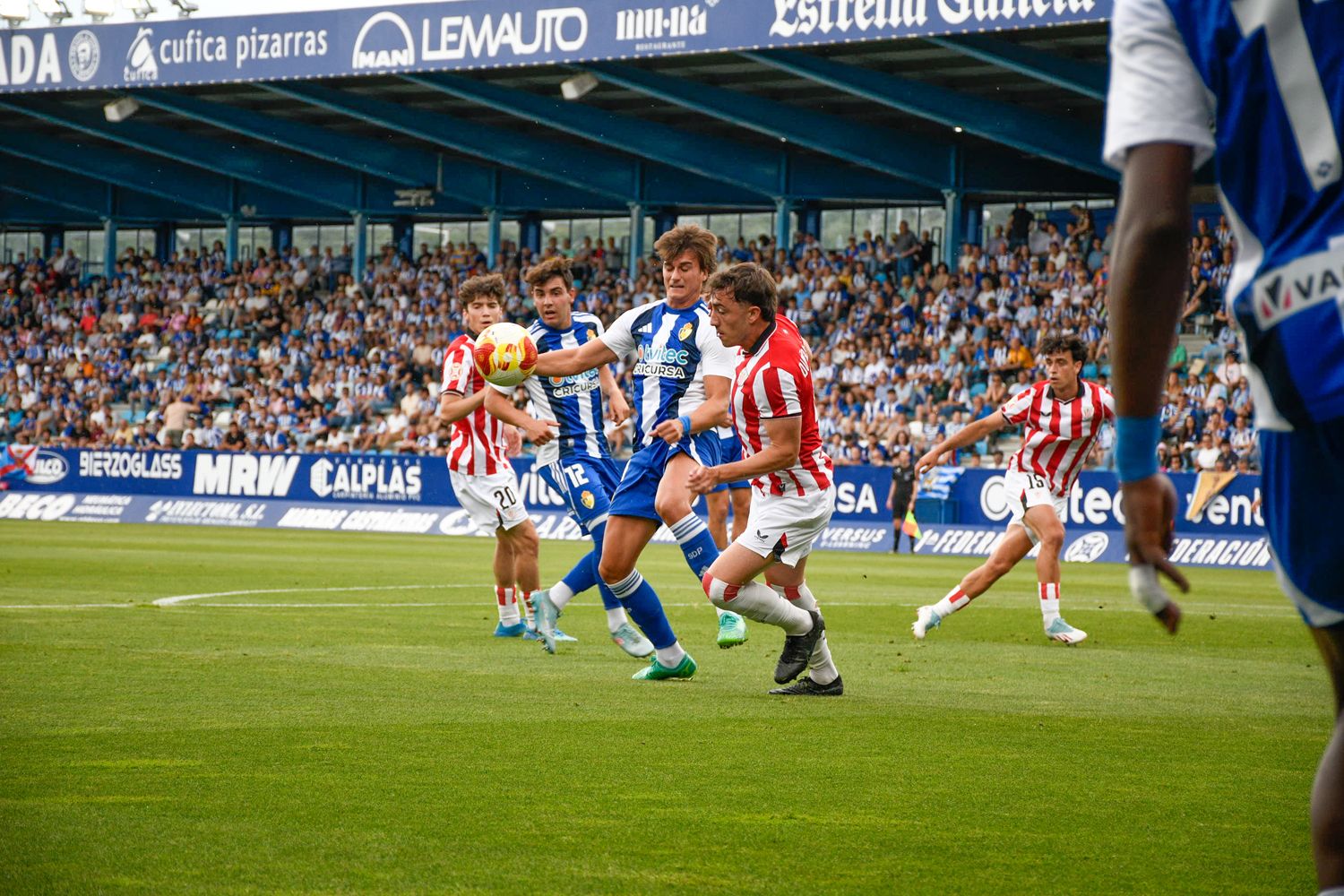 Primera parte del partido entre la Ponferradina y el Bilbao Athletic (64) Primera parte del partido entre la Ponferradina y el Bilbao Athletic (64)
