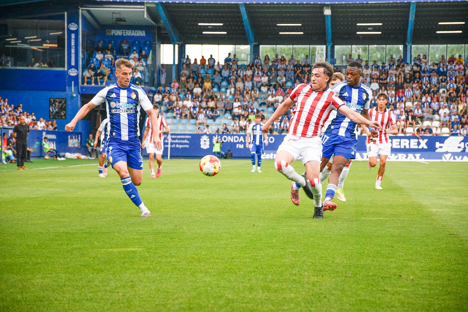 Primera parte del partido entre la Ponferradina y el Bilbao Athletic (69) Primera parte del partido entre la Ponferradina y el Bilbao Athletic (69)