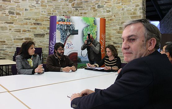 Víctor Robla en primer plazo, y en segundo la que se presumía como candidata por las bodegas, Misericordia Bello