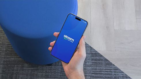 https://unsplash.com/photos/a-hand-holds-a-phone-showing-a-blue-screen-JgmcyaNrkcE 