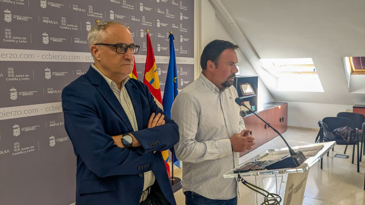 El presidente del Consejo Comarcal del Bierzo, Olegario Ramón, y el consejero comarcal de Transporte y Telecomunicaciones, Luis Perales (4) El presidente del Consejo Comarcal del Bierzo, Olegario Ramón, y el consejero comarcal de Transporte y Telecomunicaciones, Luis Perales (4)