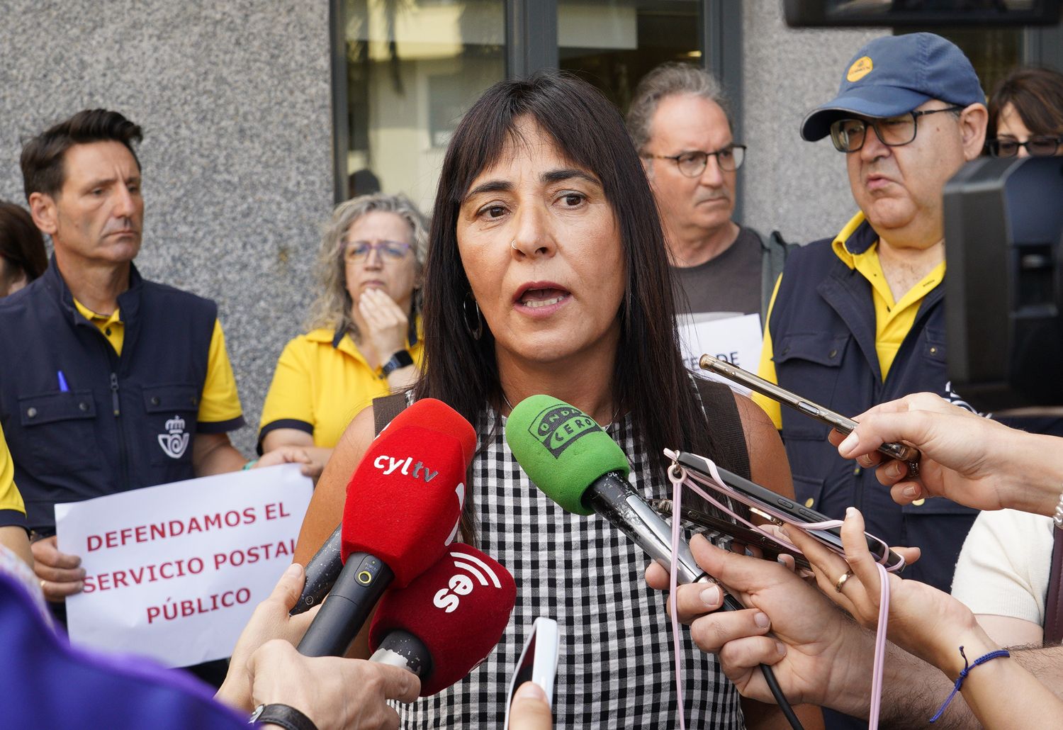 César Sánchez / ICAL . Concentración de los trabajadores de Correos en Ponferrada para reclamar más personal y mejora del servicio (9) César Sánchez / ICAL . Concentración de los trabajadores de Correos en Ponferrada para reclamar más personal y mejora del servicio (9)
