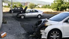 Coches incendiados en la calle Teruel (1) Coches incendiados en la calle Teruel (1)
