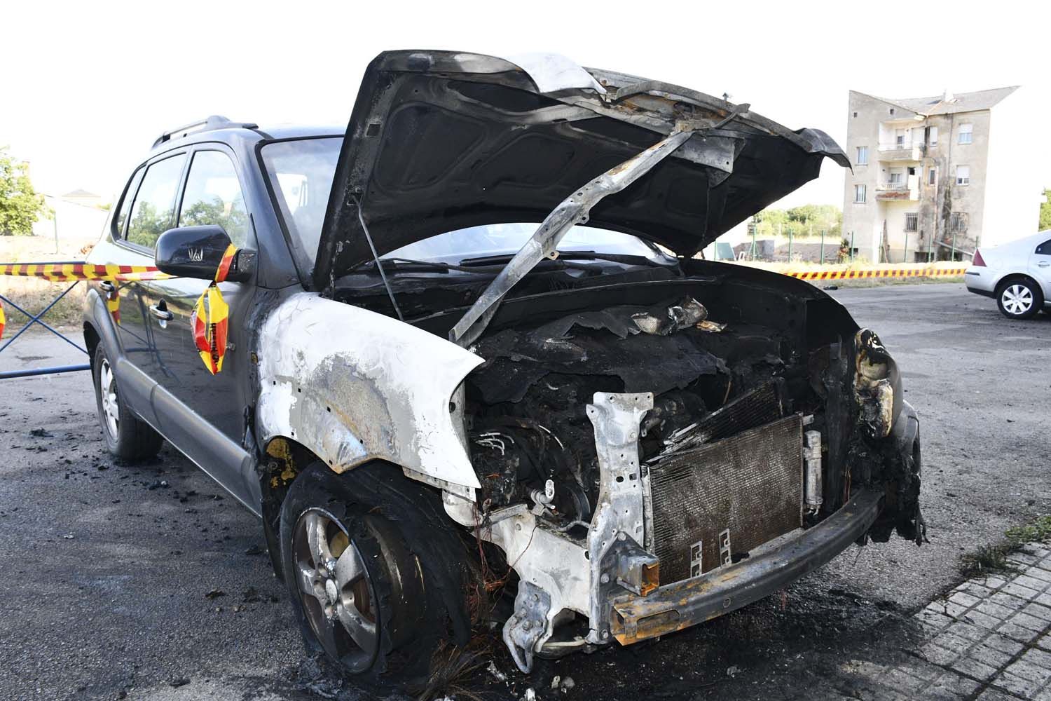 Coches incendiados en la calle Teruel(3)