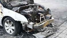 Coches incendiados en la calle Teruel (5) Coches incendiados en la calle Teruel (5)