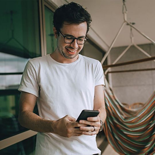 https://www.pexels.com/nl-nl/foto/man-vent-kerel-telefoon-27086544/ https://www.pexels.com/nl-nl/foto/man-vent-kerel-telefoon-27086544/