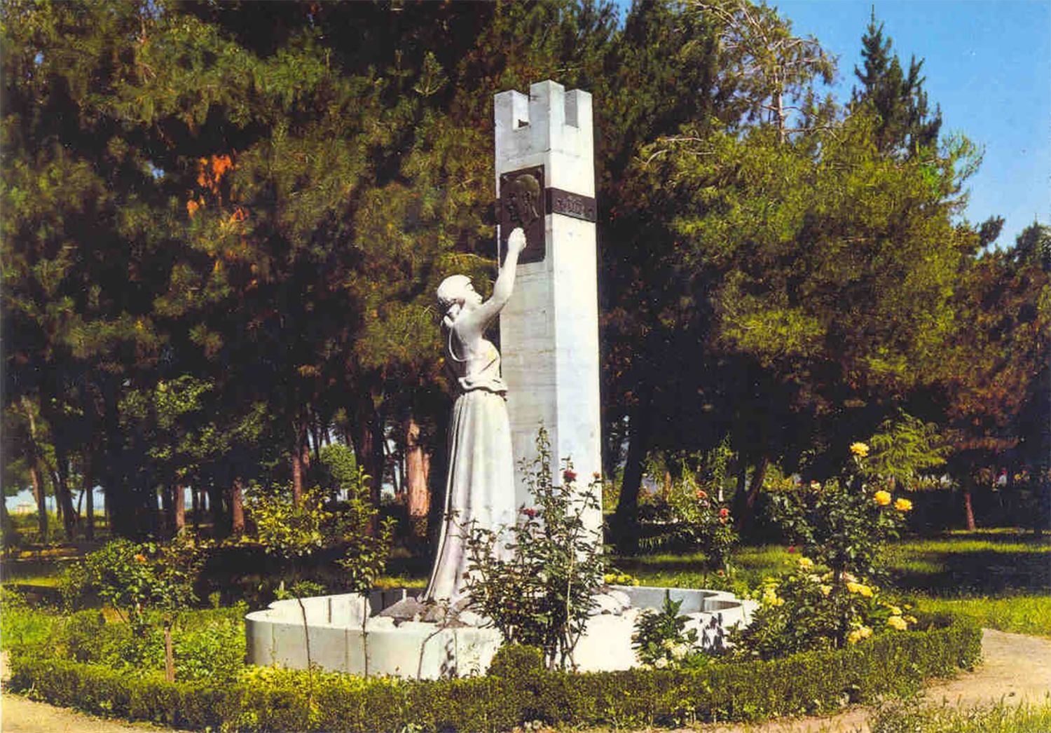 Imagen antigua de La Carrasca en el parque del Plantío de Ponferrada | Foto: Compartida en el grupo de Facebook 'Fotos Antiguas de Ponferrada y El Bierzo', Autor: Eduardo Fra Imagen antigua de La Carrasca en el parque del Plantío de Ponferrada | Foto: Compartida en el grupo de Facebook 'Fotos Antiguas de Ponferrada y El Bierzo', Autor: Eduardo Fra