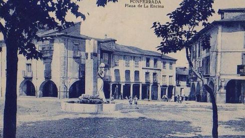Imagen antigua de La Carrasca en la Plaza de La Encina | Foto: Compartida en el grupo de Facebook 'Fotos Antiguas de Ponferrada y El Bierzo', Autor: Sergio Calleja Imagen antigua de La Carrasca en la Plaza de La Encina | Foto: Compartida en el grupo de Facebook 'Fotos Antiguas de Ponferrada y El Bierzo', Autor: Sergio Calleja