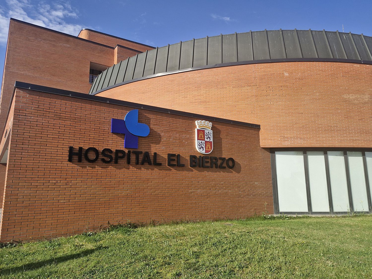 Fachada del Hospital Universitario El Bierzo