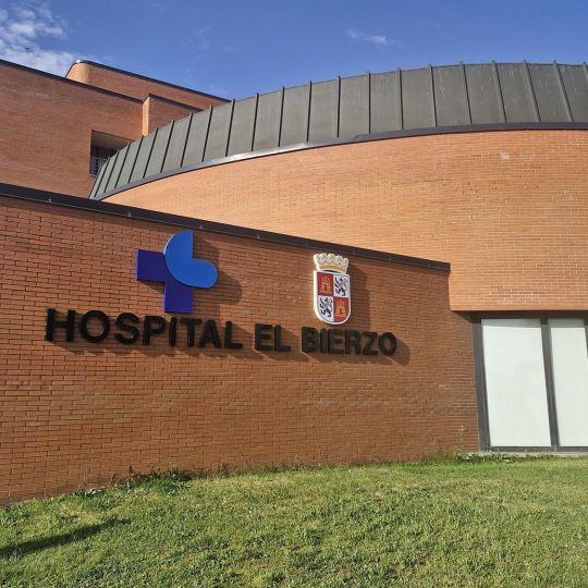 Fachada del Hospital Universitario El Bierzo Fachada del Hospital Universitario El Bierzo