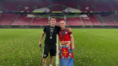 Isi Palazón junto a Sergio Camello tras la final de la Conference League