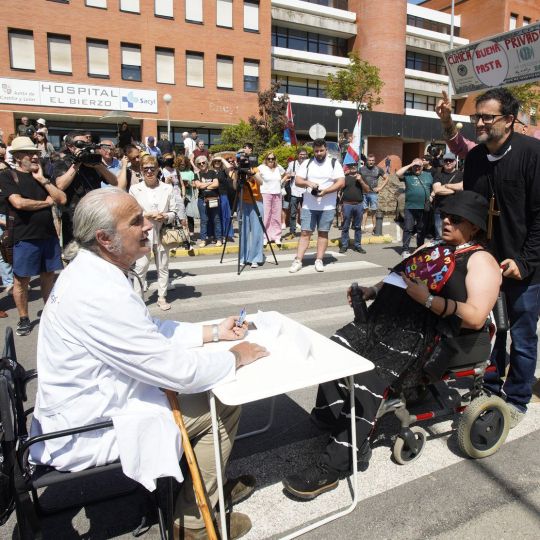 OncoBierzo rechaza y tilda de "lavado de cara" el plan de mejora sanitaria de la Junta | César Sánchez / ICAL OncoBierzo rechaza y tilda de "lavado de cara" el plan de mejora sanitaria de la Junta | César Sánchez / ICAL