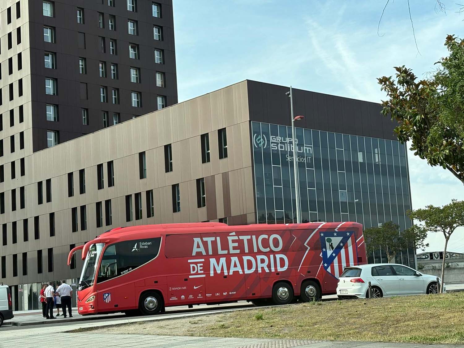 Autobus del Atlético Madrileño en Ponferrada