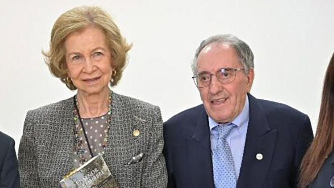 Damián Tascón ha fallecido este viernes. En la imagen durante una imagen de la Reina Sofía al Banco de Aliementos en Ponferrada