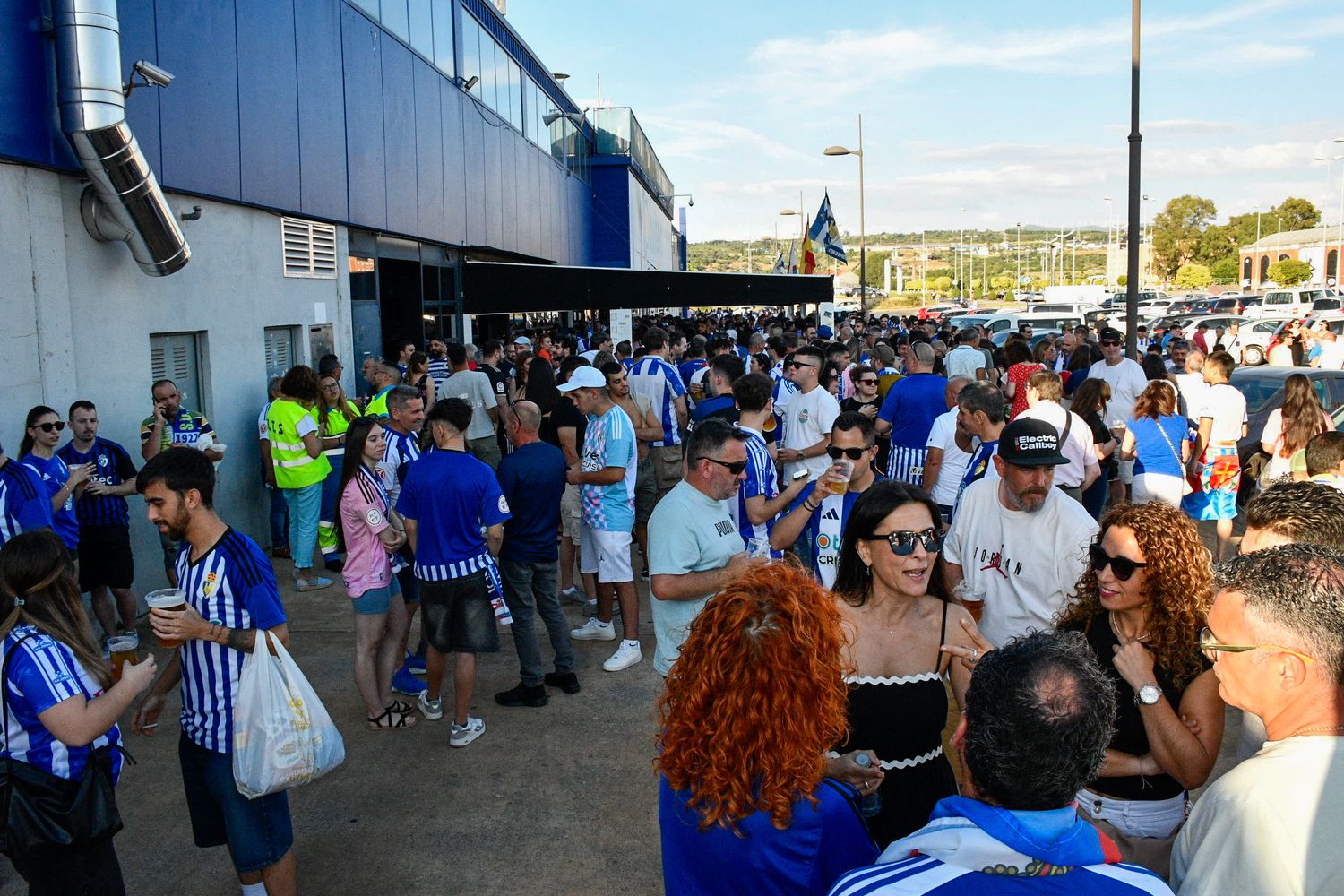 El ambiente a las puertas del Toralín en el inicio del playoff de ascenso | Dani Merino