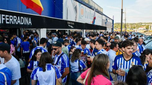 El ambiente a las puertas del Toralín en el inicio del playoff de ascenso | Dani Merino El ambiente a las puertas del Toralín en el inicio del playoff de ascenso | Dani Merino