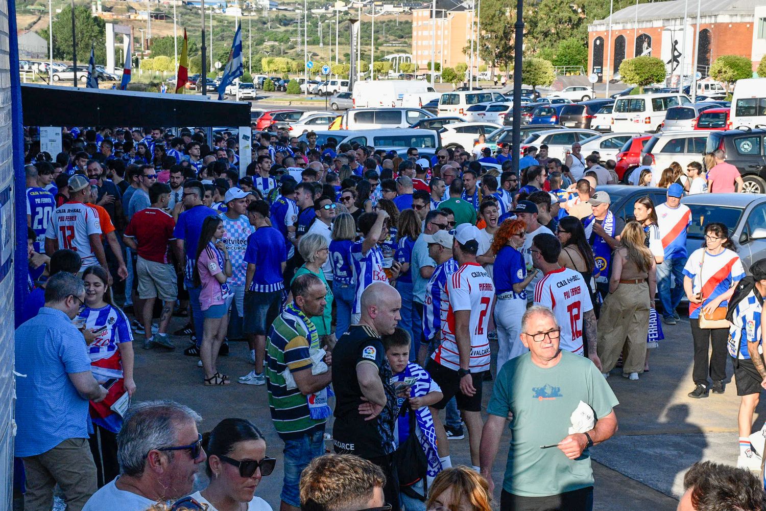 El ambiente a las puertas del Toralín en el inicio del playoff de ascenso | Dani Merino El ambiente a las puertas del Toralín en el inicio del playoff de ascenso | Dani Merino