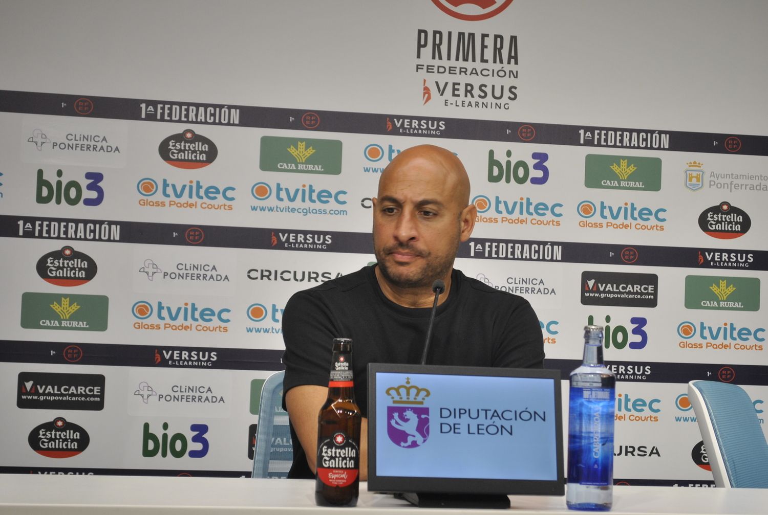  Mehdi Nafti tras el partido entre la Ponferradina y el Atlético Madrileño