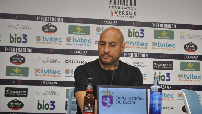 Mehdi Nafti tras el partido entre la Ponferradina y el Atlético Madrileño Mehdi Nafti tras el partido entre la Ponferradina y el Atlético Madrileño