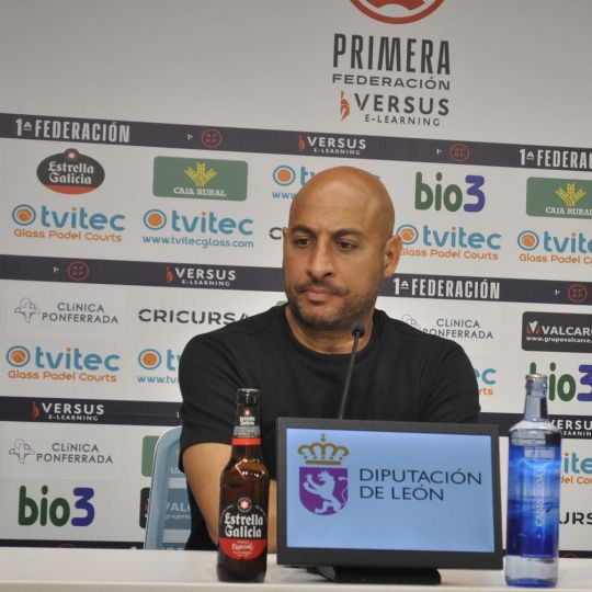 Mehdi Nafti tras el partido entre la Ponferradina y el Atlético Madrileño Mehdi Nafti tras el partido entre la Ponferradina y el Atlético Madrileño