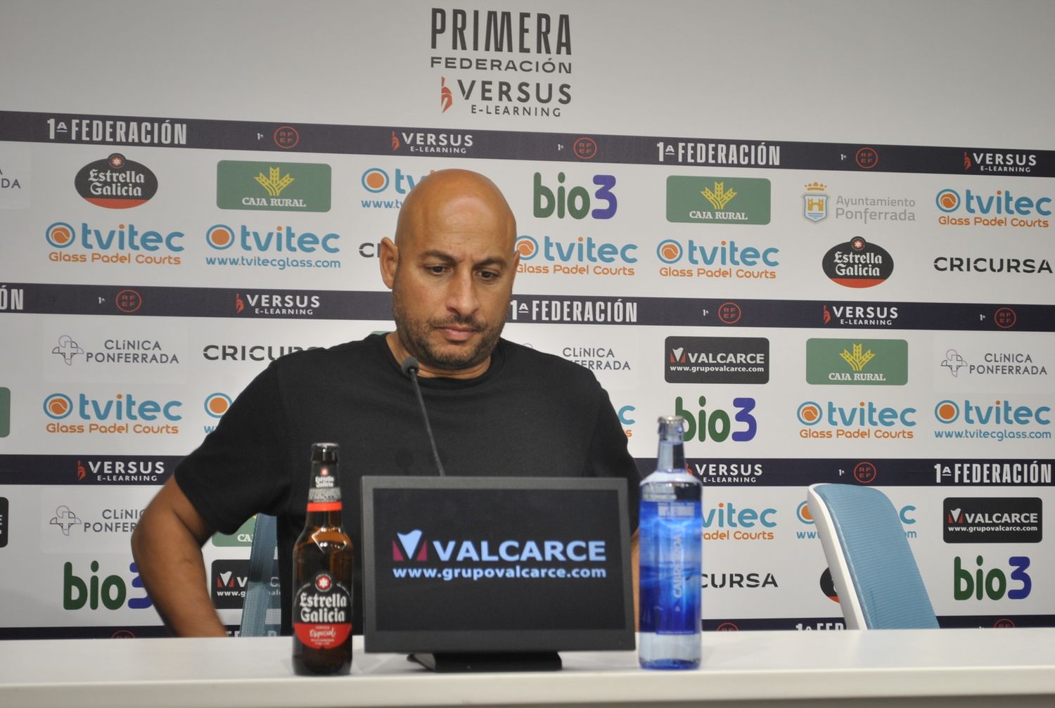 Mehdi Nafti tras el partido entre la Ponferradina y el Atlético Madrileño