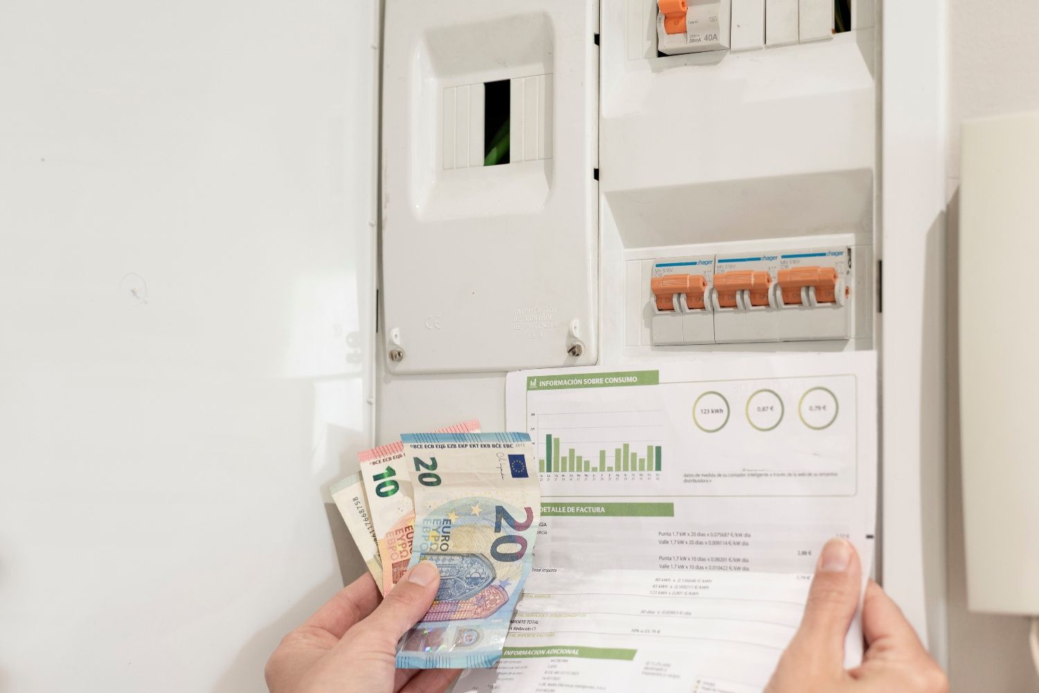 La luz y el gas se encarecen: El IVA vuelve desde mañana al 21% | iStock - Renata Hamuda La luz y el gas se encarecen: El IVA vuelve desde mañana al 21% | iStock - Renata Hamuda