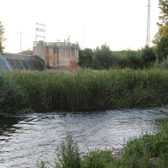 Brágimo / ICAL . Dos mujeres mueren ahogadas en la presa de Baños de Cerrato (Palencia) al intentar rescatar a un niño de cinco años, en la imagen uno de furgonnes del instituto anatómico forense