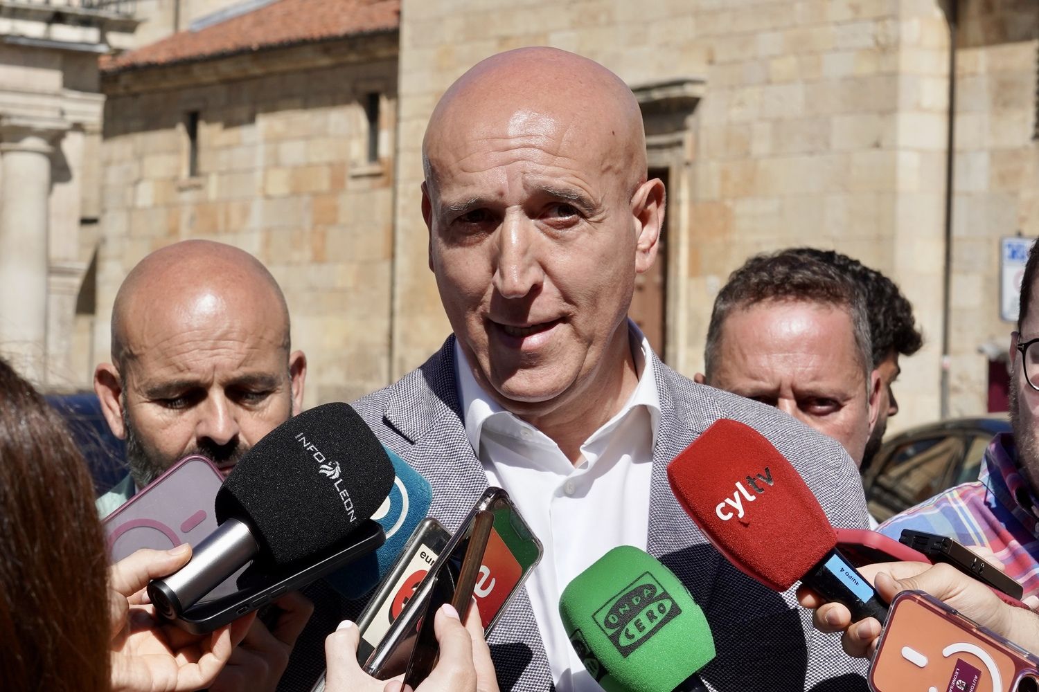 José Antonio Diez, alcalde de León, durante la presentación del X Salón del Vehículo Nuevo Acole-Cel | Carlos S. Campillo / ICAL José Antonio Diez, alcalde de León, durante la presentación del X Salón del Vehículo Nuevo Acole-Cel | Carlos S. Campillo / ICAL