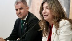La rectora de la Universidad de León, Nuria González, y el vicerrector de Actividad Académica, Julio Abad