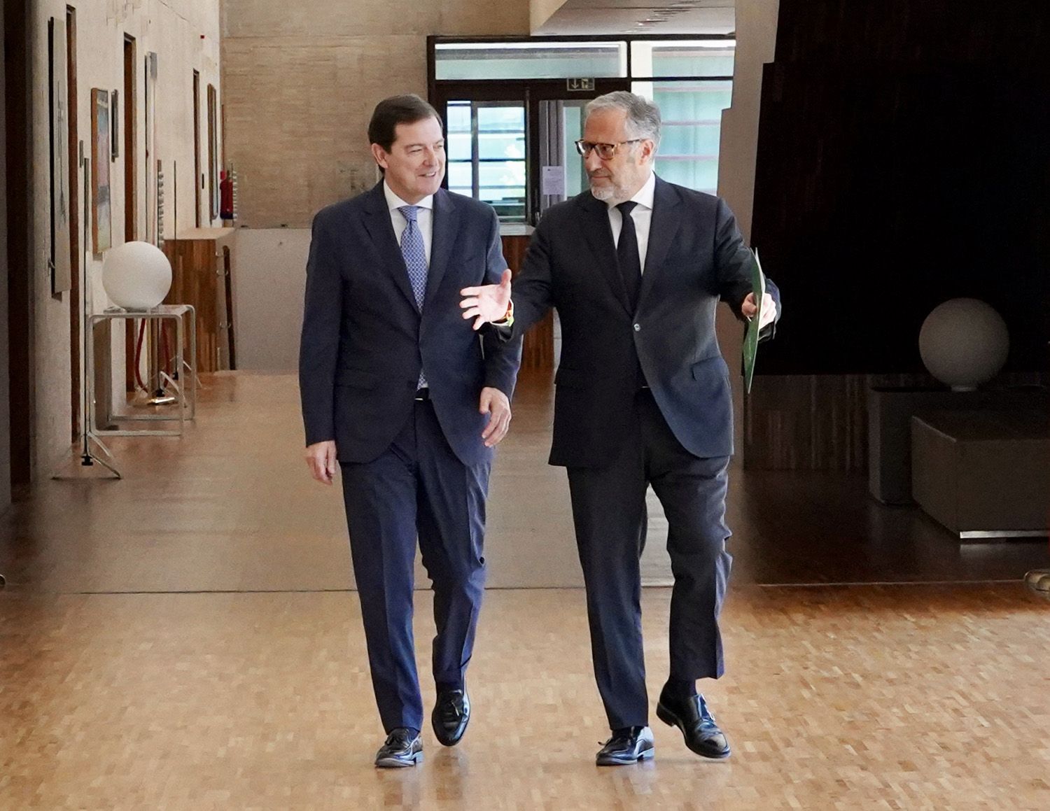 Miriam Chacón / ICAL . El presidente del Partido Popular de Castilla y León, Alfonso Fernández Mañueco, y el portavoz de Vox, Carlos Pollán, informan sobre el acuerdo de gobierno entre las dos formaciones políticas.