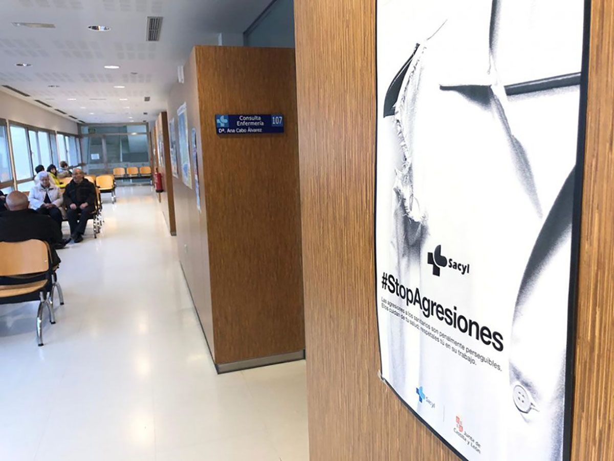 Imagen de un cartel contra las agresiones a sanitarios de Castilla y León Imagen de un cartel contra las agresiones a sanitarios de Castilla y León