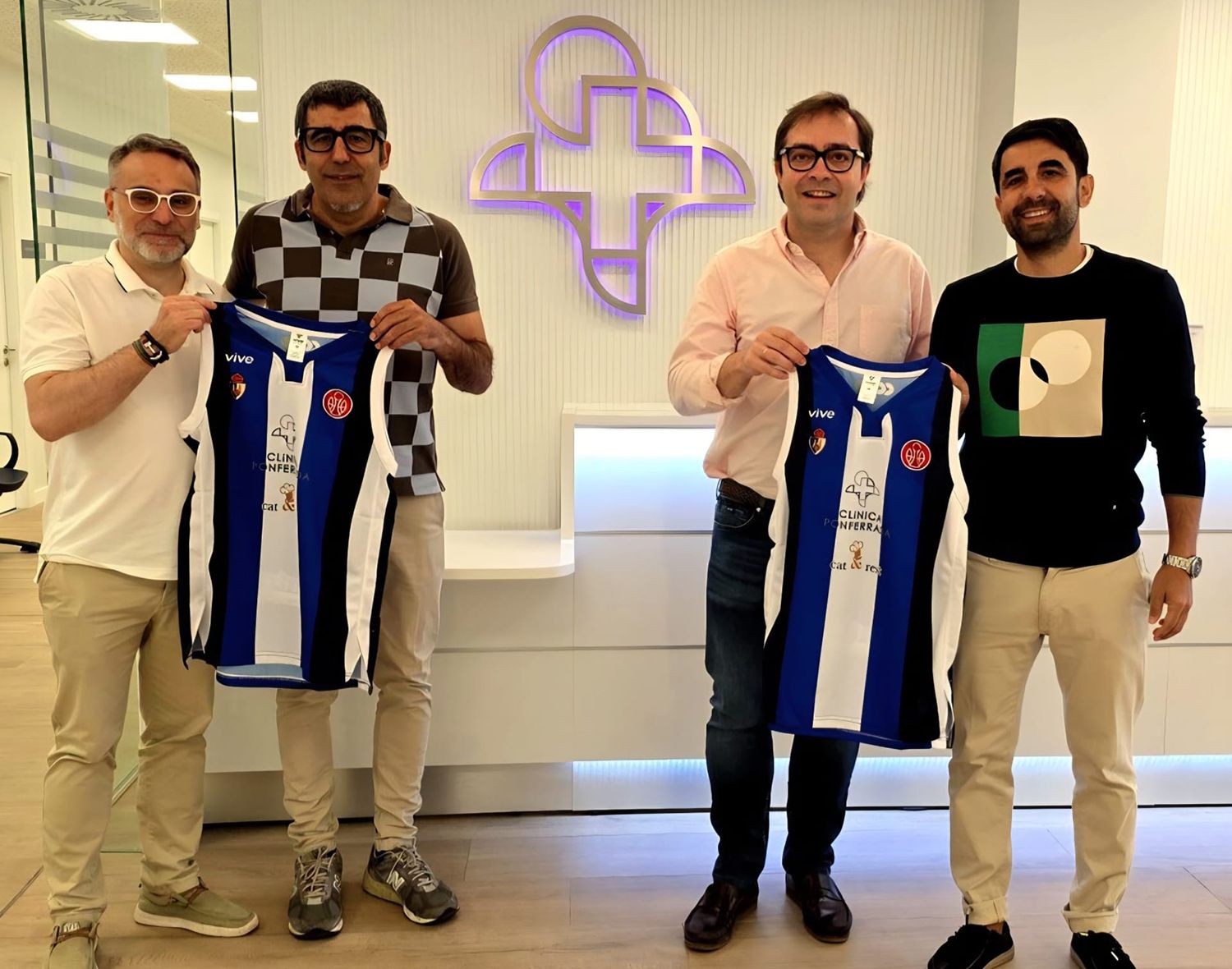 Clínica Ponferrada mantiene su nombre como referente del baloncesto berciano Clínica Ponferrada mantiene su nombre como referente del baloncesto berciano