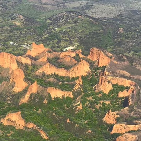 Las Médulas desde el aire Fly Dirop Las Médulas desde el aire Fly Dirop