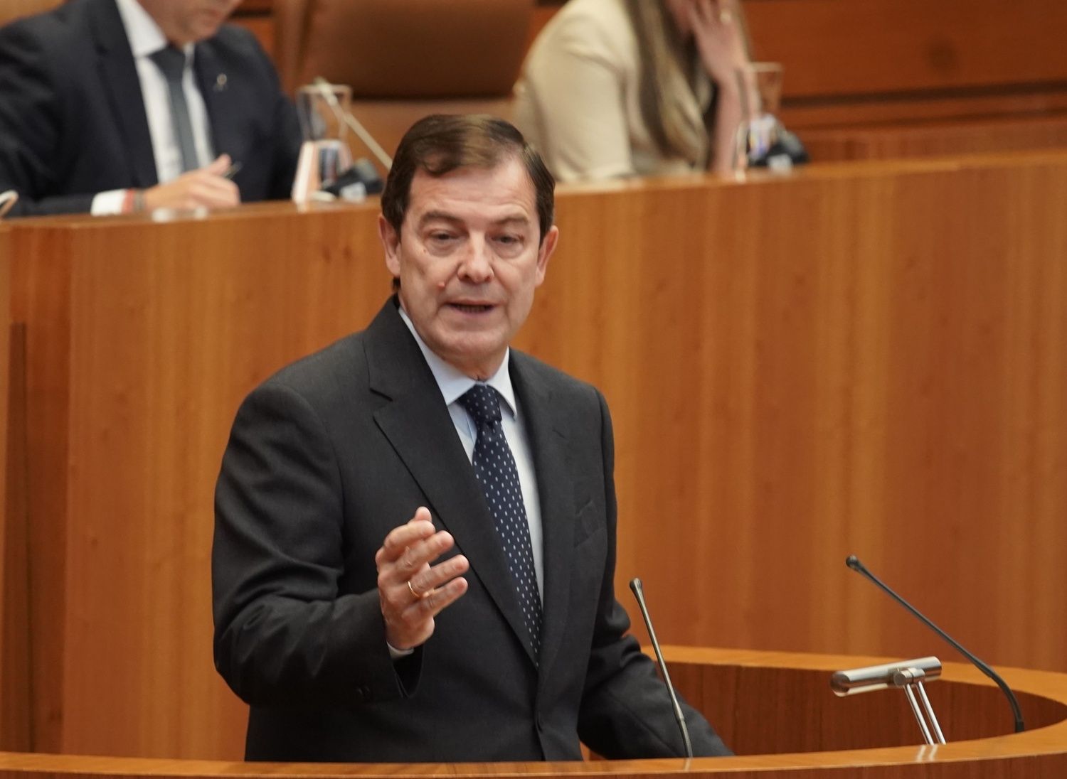 Mañueco defiende el pacto con Vox basado en “libertad”, “igualdad” y una “importante mejora” de los servicios públicos| Rubén Cacho / ICAL Mañueco defiende el pacto con Vox basado en “libertad”, “igualdad” y una “importante mejora” de los servicios públicos| Rubén Cacho / ICAL
