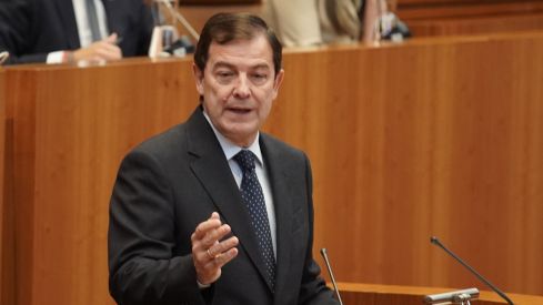 Mañueco defiende el pacto con Vox basado en “libertad”, “igualdad” y una “importante mejora” de los servicios públicos | Rubén Cacho / ICAL Mañueco defiende el pacto con Vox basado en “libertad”, “igualdad” y una “importante mejora” de los servicios públicos | Rubén Cacho / ICAL