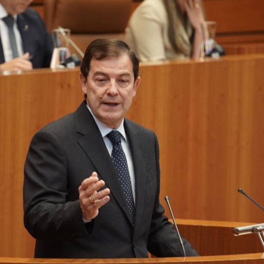 Mañueco defiende el pacto con Vox basado en “libertad”, “igualdad” y una “importante mejora” de los servicios públicos | Rubén Cacho / ICAL Mañueco defiende el pacto con Vox basado en “libertad”, “igualdad” y una “importante mejora” de los servicios públicos | Rubén Cacho / ICAL