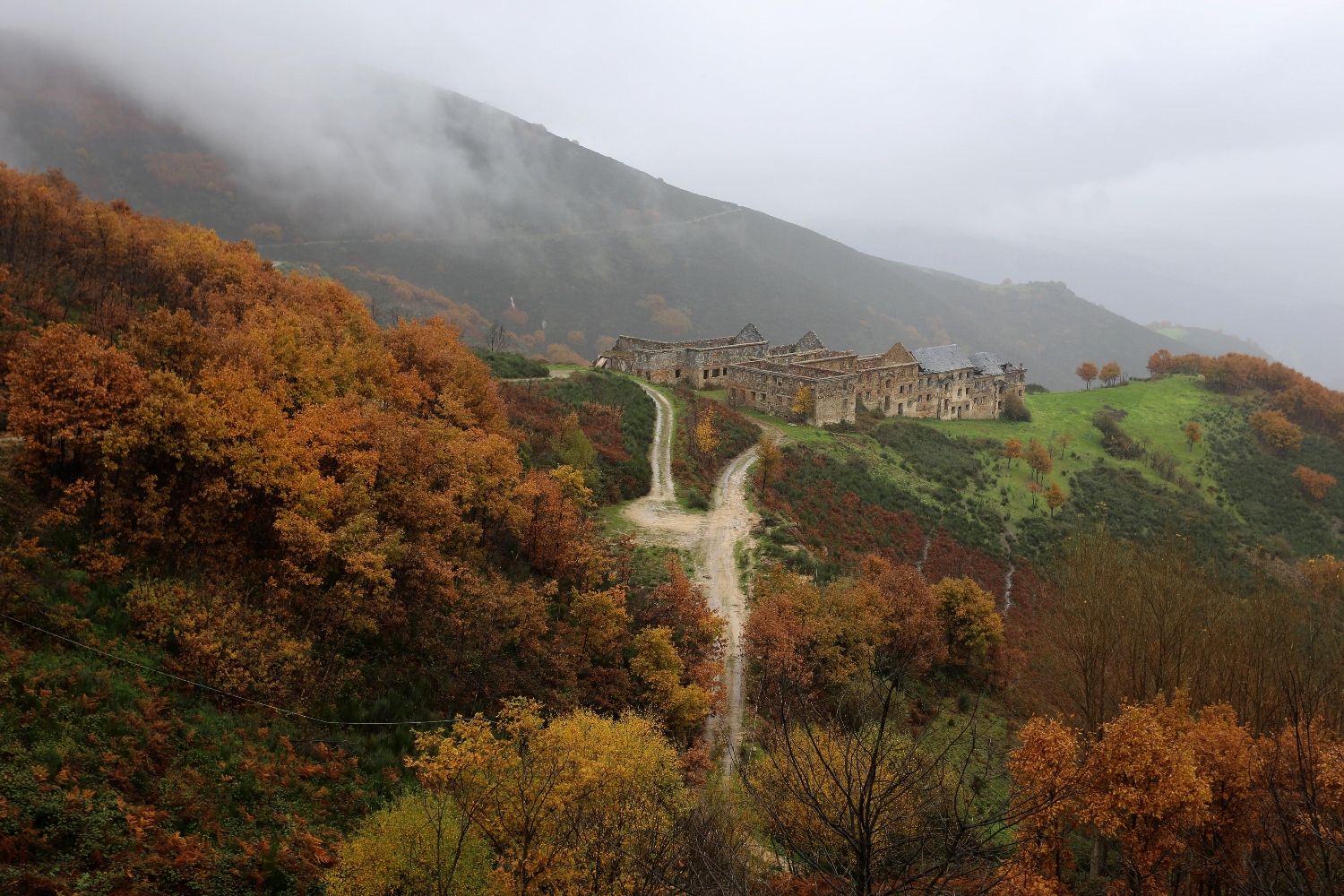 El Bierzo recupera la historia del wolframio: De la Segunda Guerra Mundial a la actualidad en la Peña del Seo | Eduardo Margareto / ICAL El Bierzo recupera la historia del wolframio: De la Segunda Guerra Mundial a la actualidad en la Peña del Seo | Eduardo Margareto / ICAL